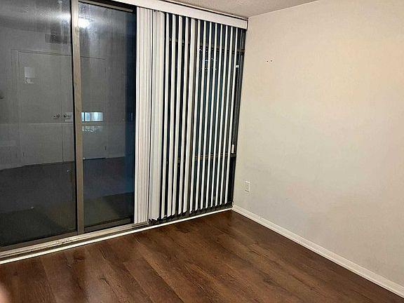 3rd image of 38 Grenville St #1104