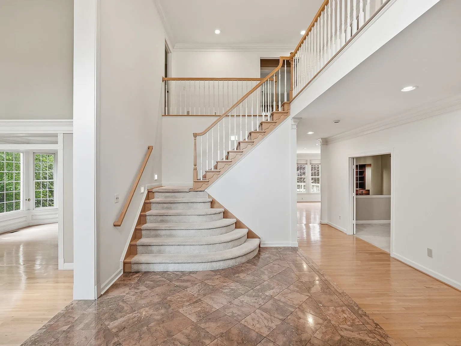 5 bed, 4.5 bath, 6000 sqft, $6,750 — Photo 3
