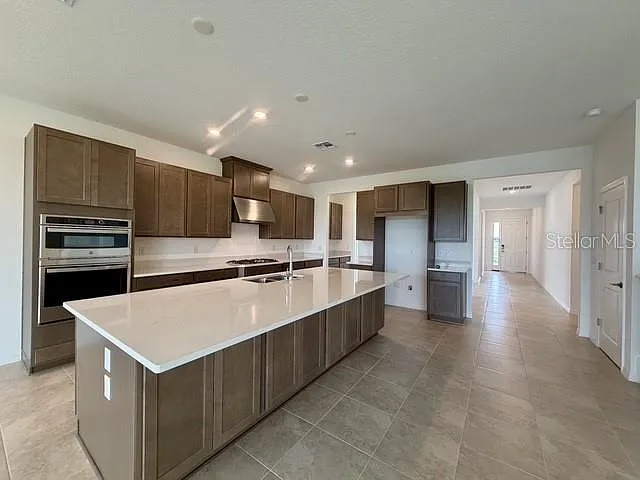 6 bed, 5.5 bath, 3998 sqft, $3,600 — Photo 4
