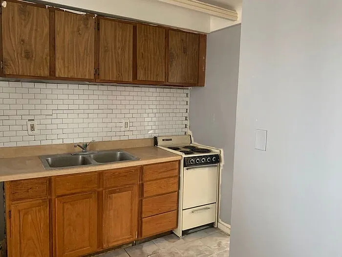 1 bed, 1.0 bath, 600 sqft, $900 — Photo 2