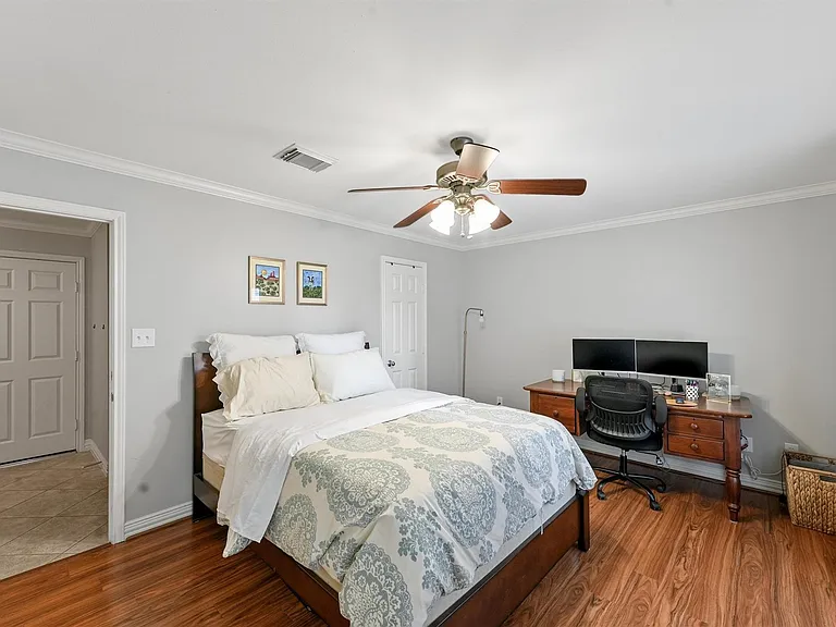 1245 W 17th St — Photo 12