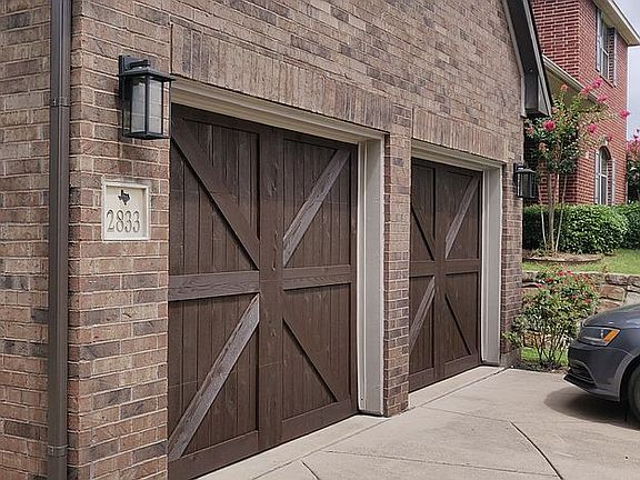 2nd image of 2833 Greenway Dr