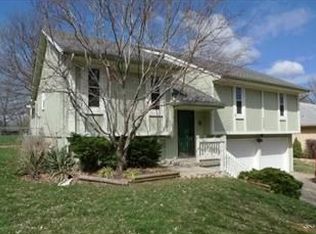 7808 N Michigan Ave, Gladstone, MO 64118