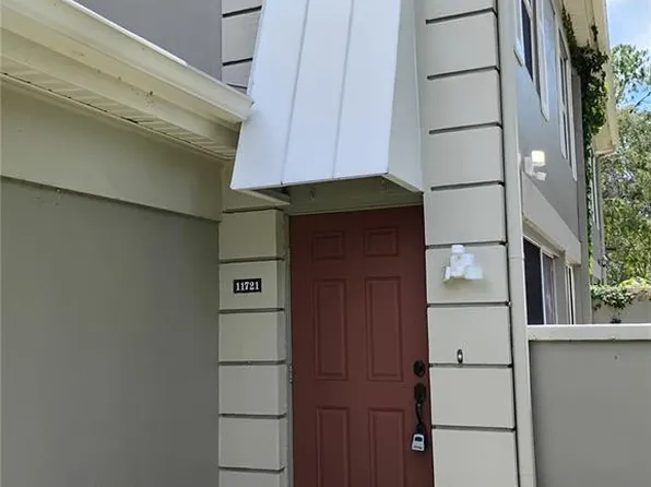 11721 Raintree Dr, Temple Terrace, FL 33617