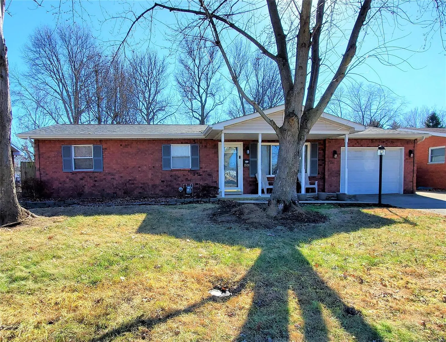 2528 Angela Dr photo 1