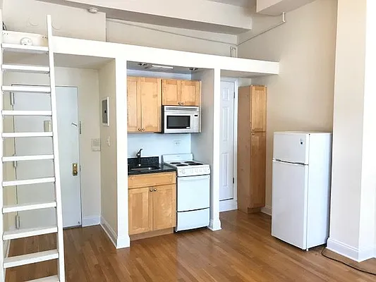 Rented by Beekman Street Realty | media 21