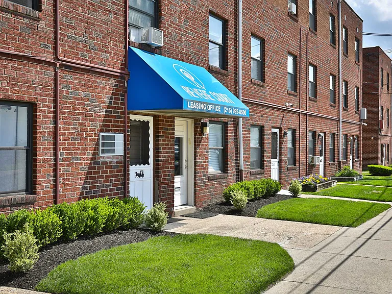 Revere Court Apartments — Photo 6