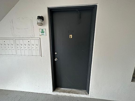 3rd image of 1830 Maravilla Ave APT 202
