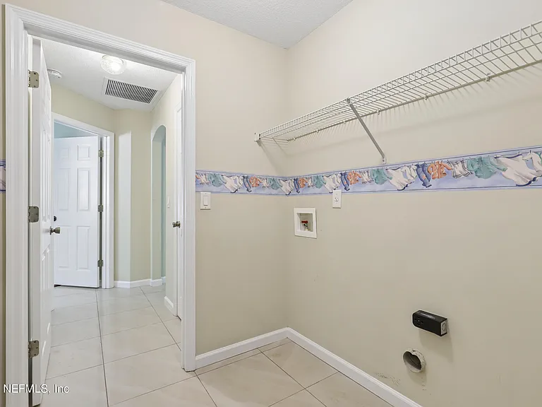 2070 Thornhill Dr — Photo 23