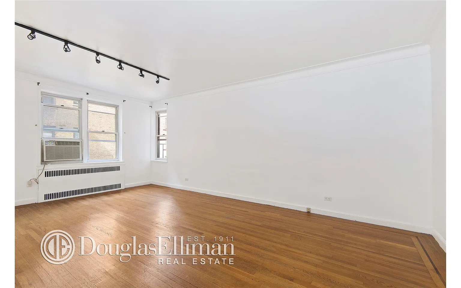 871 8th Ave #4A photo 1