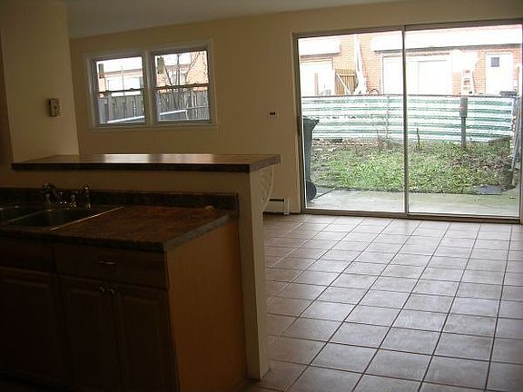 5th image of 8828 Robin Dr APT B