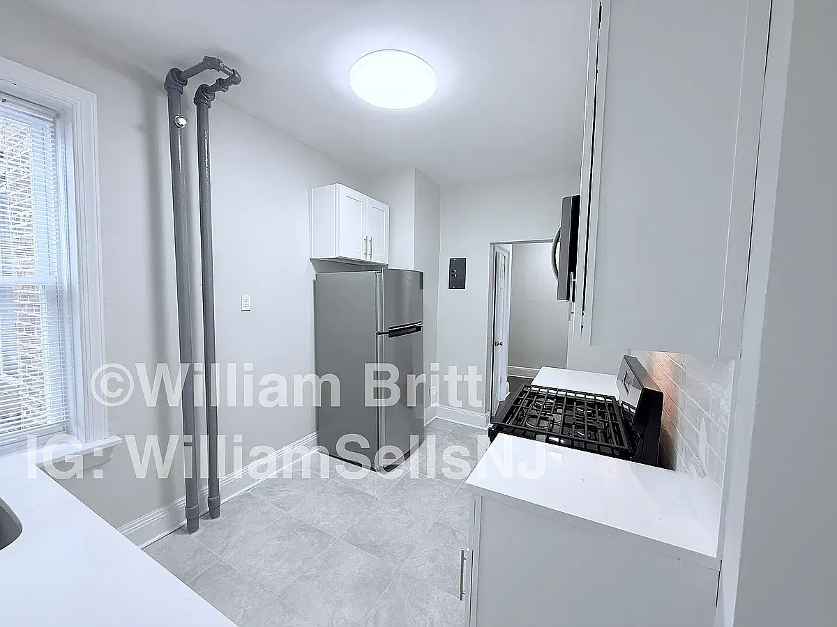 2 bed, $2,195 — Photo 2
