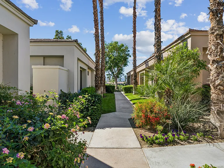 80613 Oak Tree — Photo 32