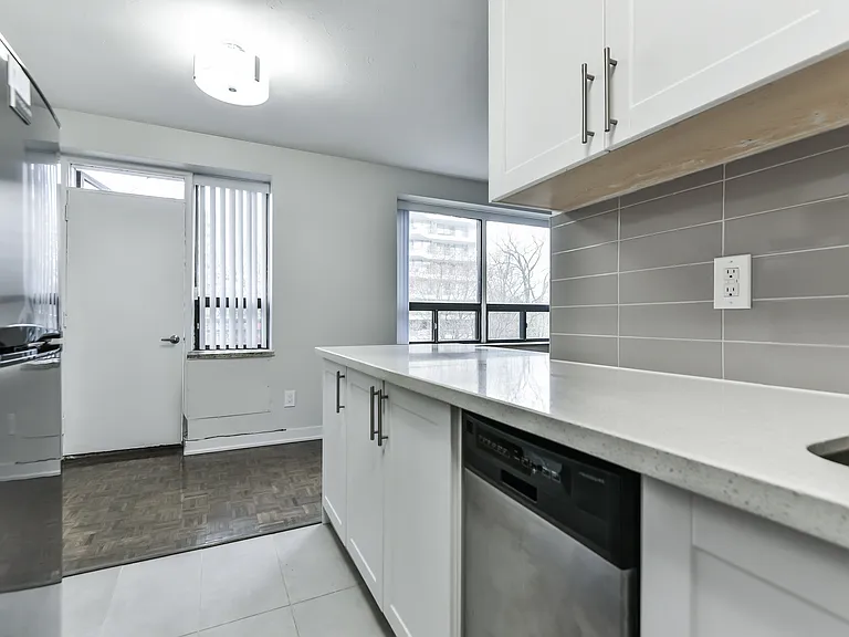151 Saint George St #404 — Photo 4