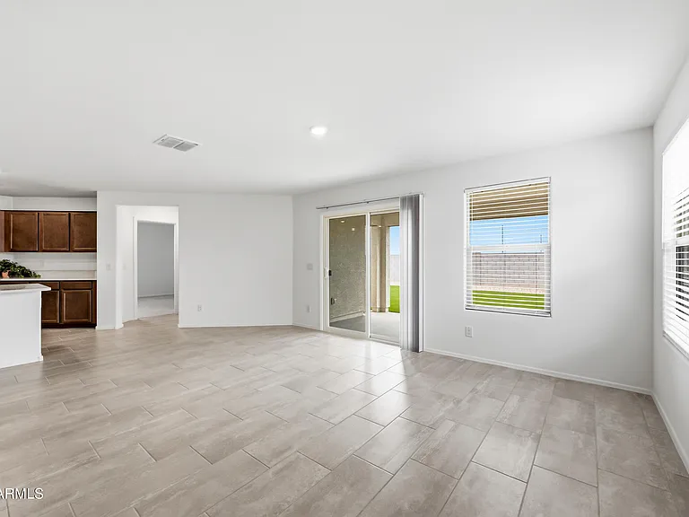 24661 W Jessica Ln — Photo 18