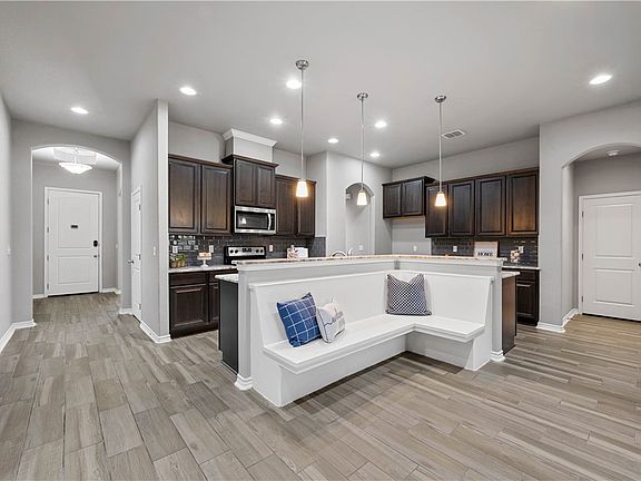5th image of 118 Norwood Oaks Dr
