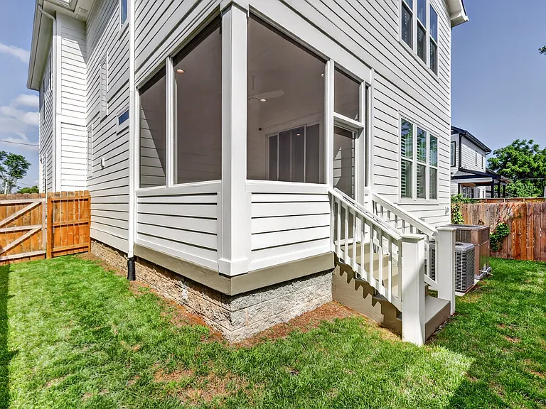 1810 Owen St — Photo 24