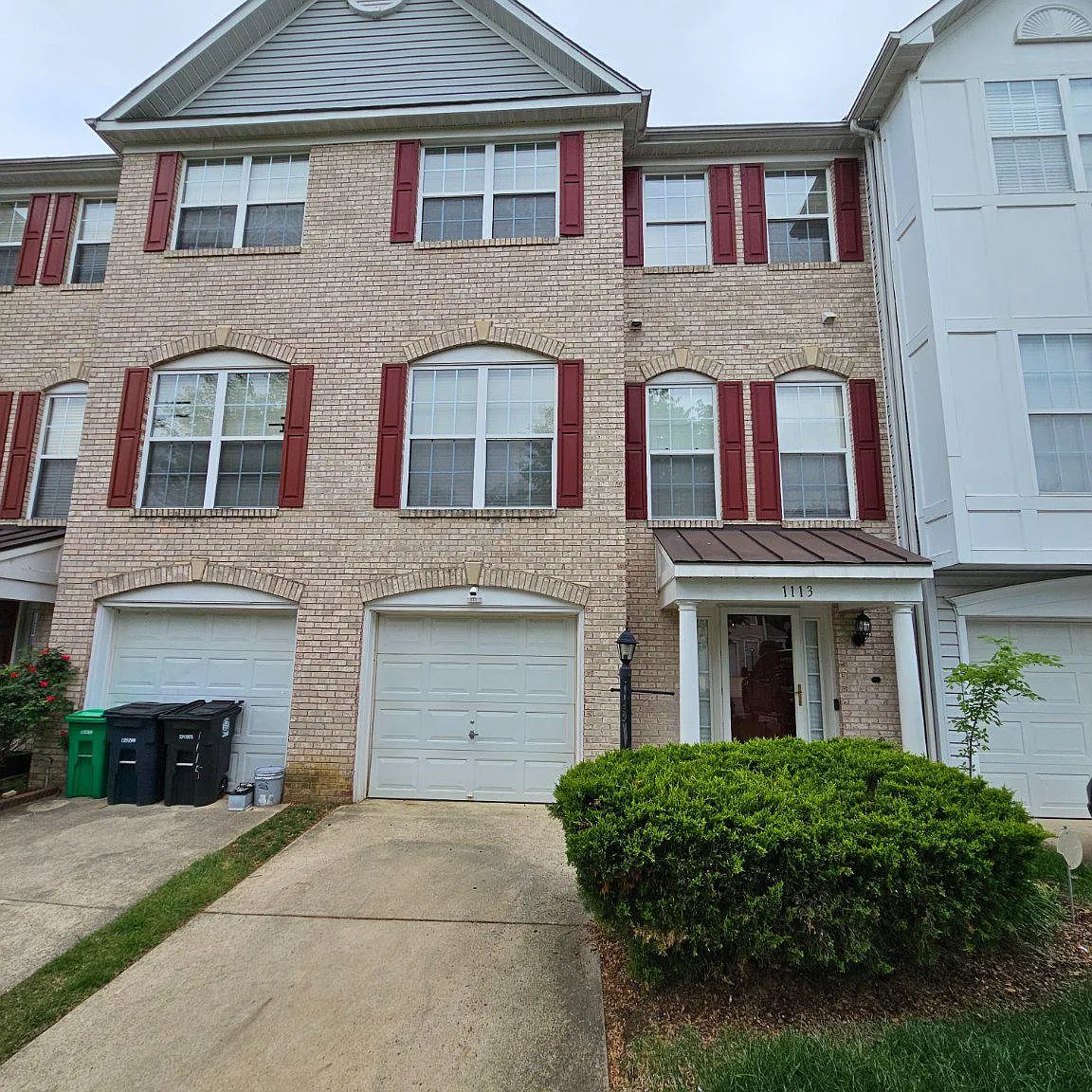 3 bed, 3.5 bath, 2442 sqft, $3,350 — Photo 3