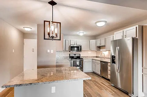 610 S Clinton St #10D Photo 1