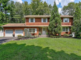 12 Kingsley Dr, Manalapan, NJ
