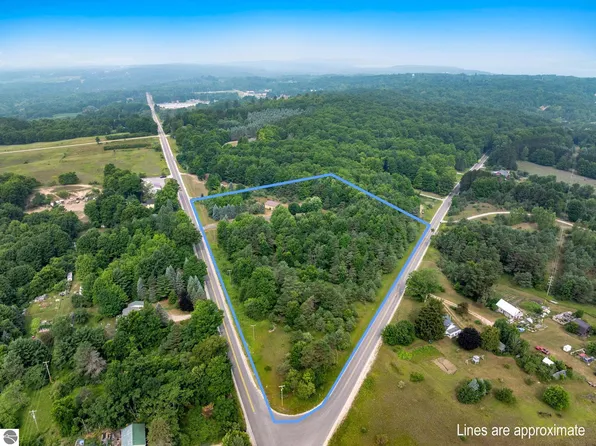 7788 Love Rd, Benzonia, MI 49616