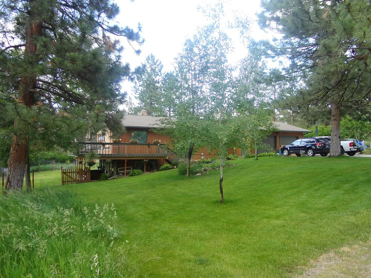 2 bed, 2.5 bath, 2710 sqft, $2,350 — Photo 1