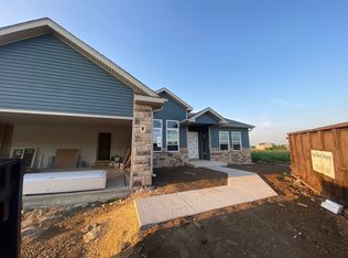 1115 Forest Garden Dr, Loves Park, IL 61111