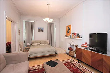 Rented by R New York