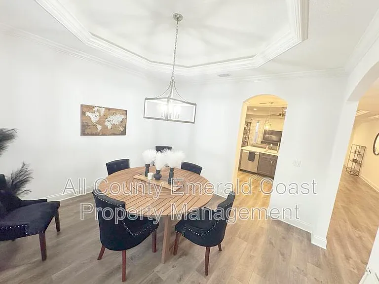 481 Kelly St — Photo 11