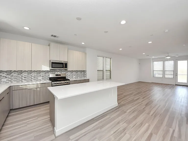 18716 Centro Main St #B — Photo 10