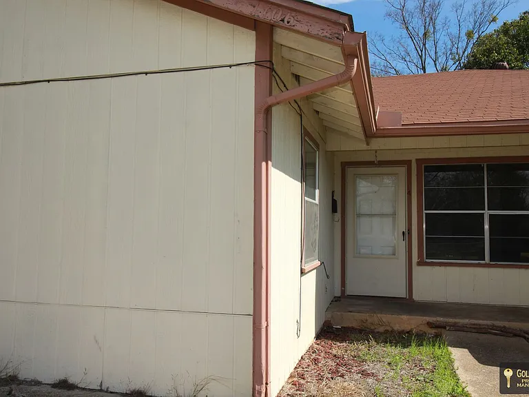 1706 Cole St — Photo 2