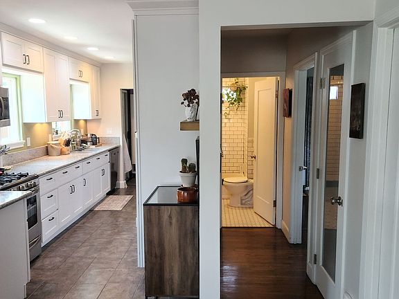 4th image of 4426 33rd St