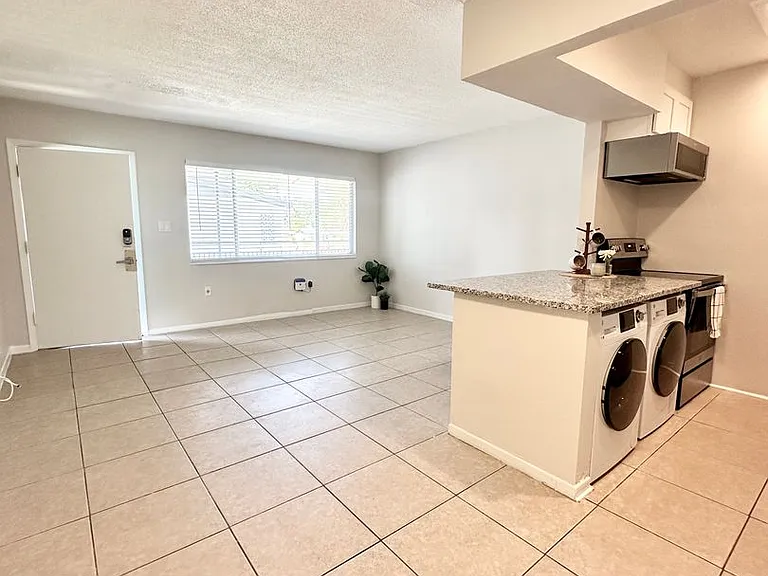 1700 Van Ness St — Photo 24