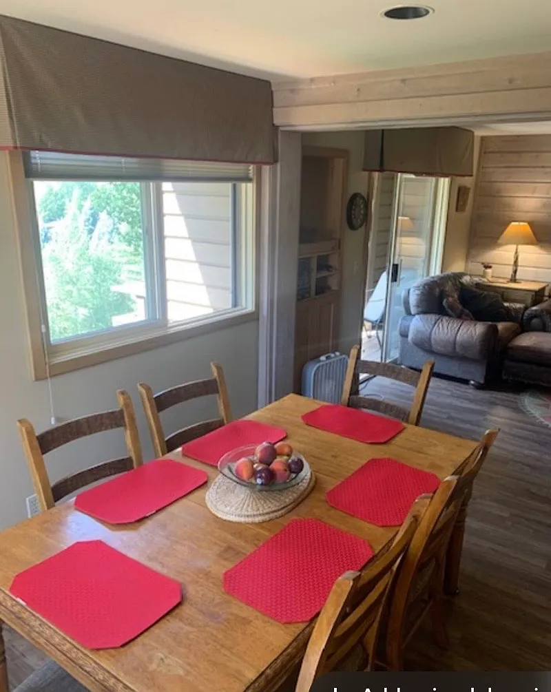 2 bed, 974 sqft, $2,600 — Photo 2