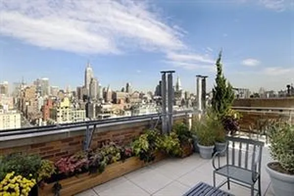 Sold by Douglas Elliman | media 14