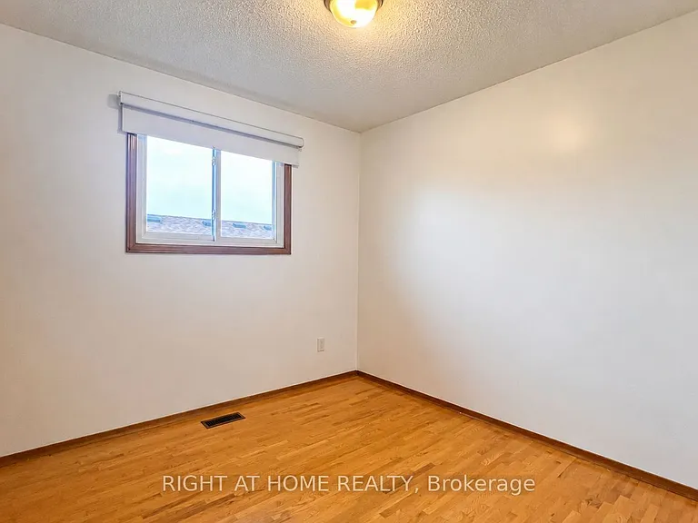 39 Lisgar Ct #UPPER — Photo 14