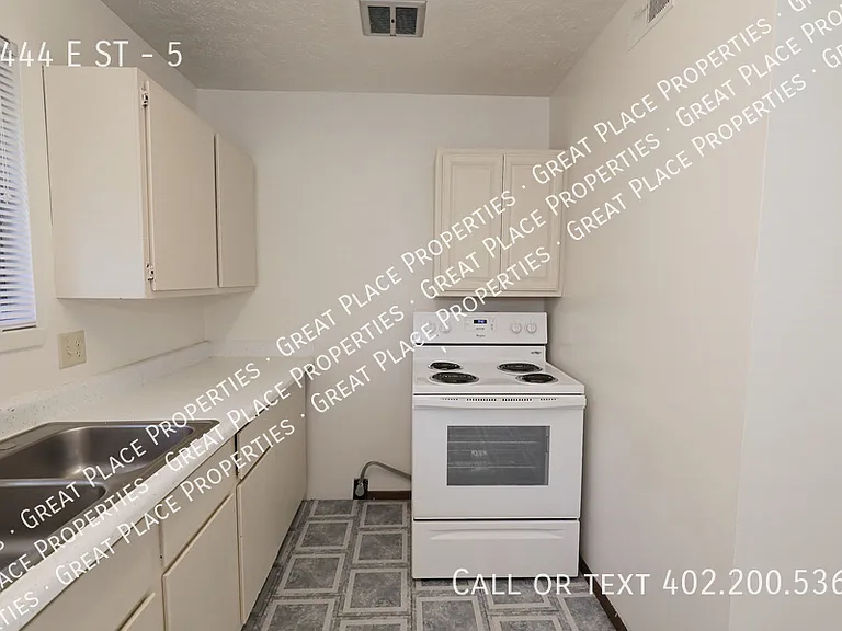 2444 E St #5 — Photo 10
