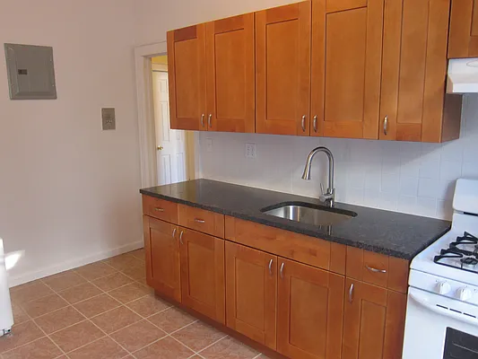 Rented by Realty 2000 Corp | media 9