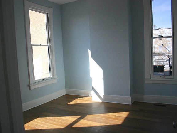 4th image of 224 W 14th St APT 2