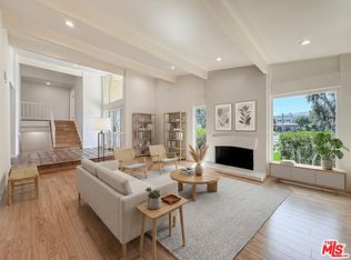 4117 Ellenita Ave, Tarzana, CA 91356