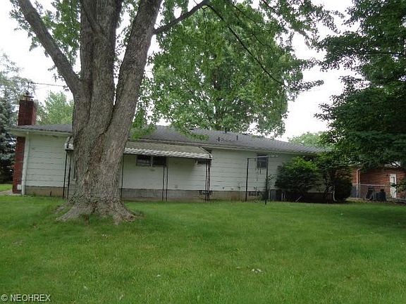 3rd image of 3903 Woodstock Dr