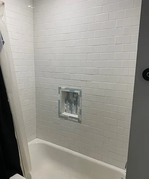 Shower/tub