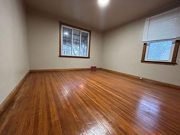 4th image of 121 Woodell Ave #1