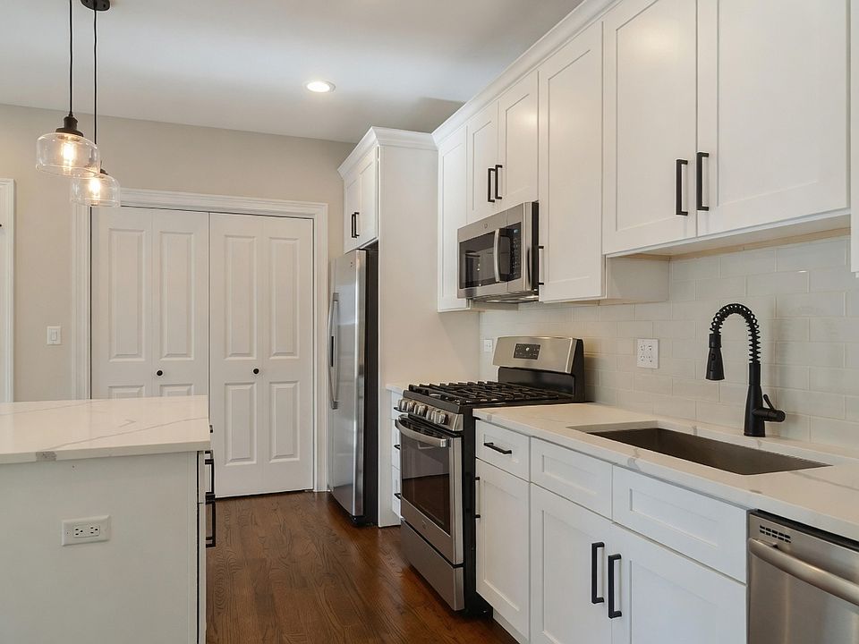 1st image of 2100 W Barry Ave #3