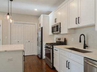 2100 W Barry Ave #3, Chicago, IL 60618