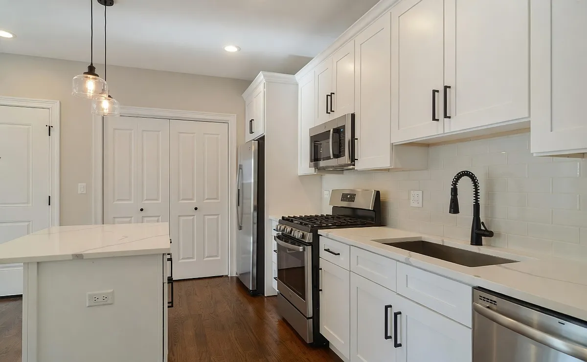 Building Photo - 3101 N Hoyne Ave #2R