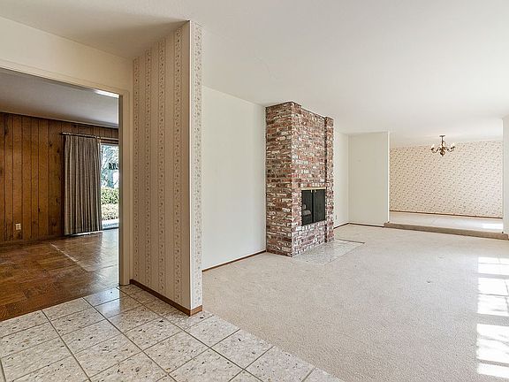 5th image of 560 Old Orchard Dr