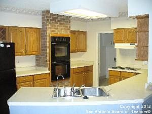 4th image of 9043 Richmond Hill St
