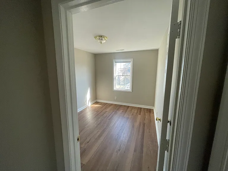 1910 Porter St — Photo 7