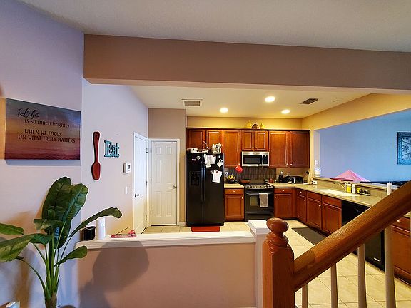 3rd image of 7062 Roundleaf Dr